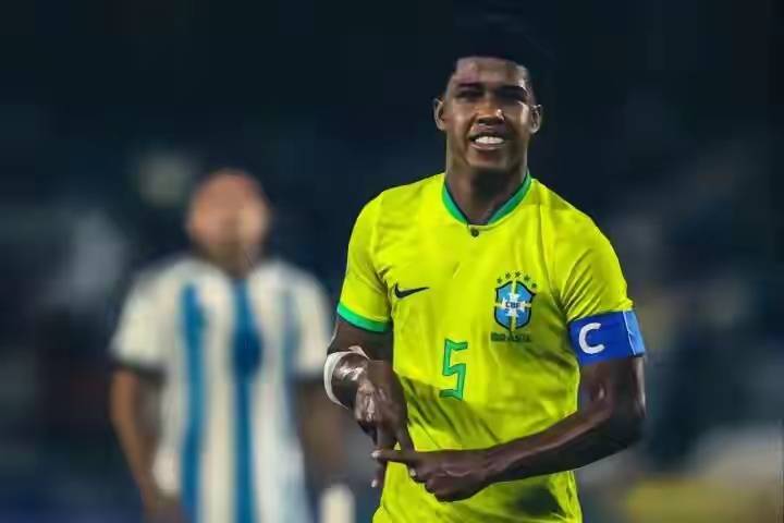 3分差+6套防线！阿森纳隐患炸了，维拉零容错，曼城1人撑41球？